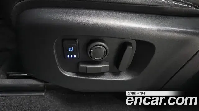 Land Rover Discovery Sport 2024 — Фото 18/20