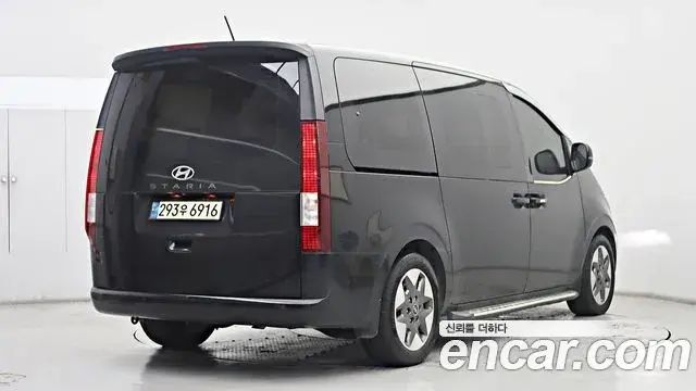 Hyundai Staria 2021 — Фото 1/20