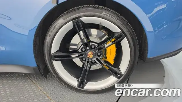 Porsche Taycan 2021 — Photo 5/40