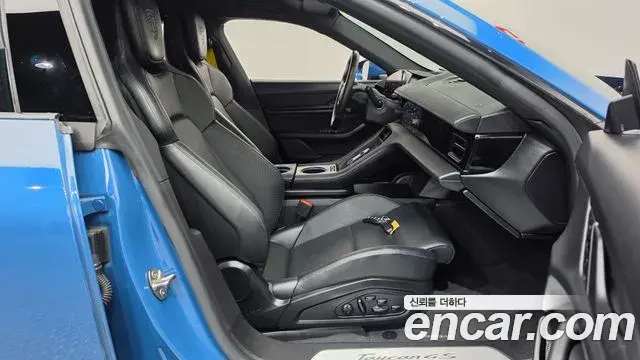 Porsche Taycan 2021 — Photo 10/40