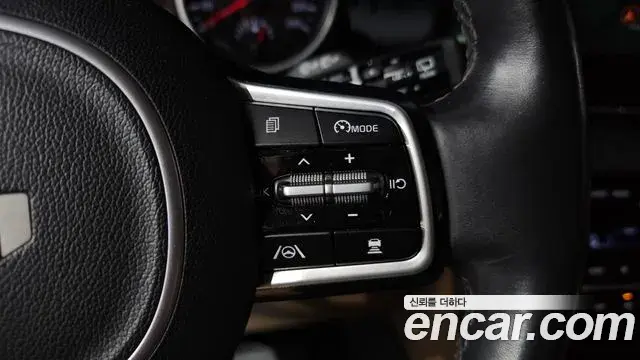 Kia Carnival 2022 — Photo 17/20