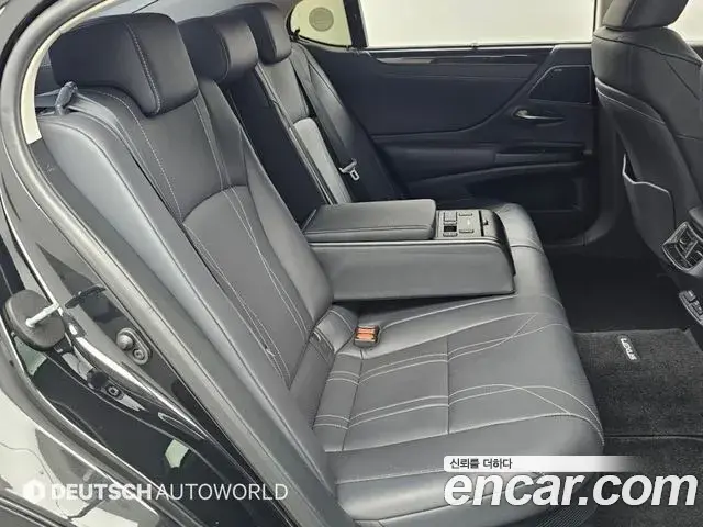 Lexus ES300h 2020 — Photo 6/19