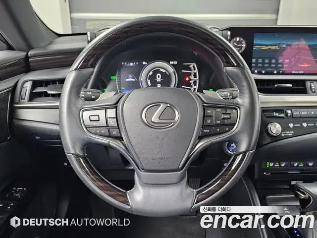 Lexus ES300h 2020 — Photo 11/19