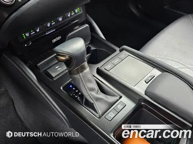 Lexus ES300h 2020 — Photo 14/19