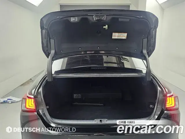 Lexus ES300h 2020 — Photo 17/19