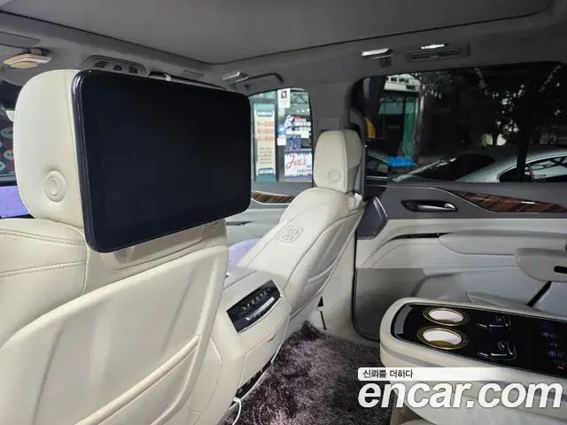 Cadillac Escalade 2023 — Photo 18/20