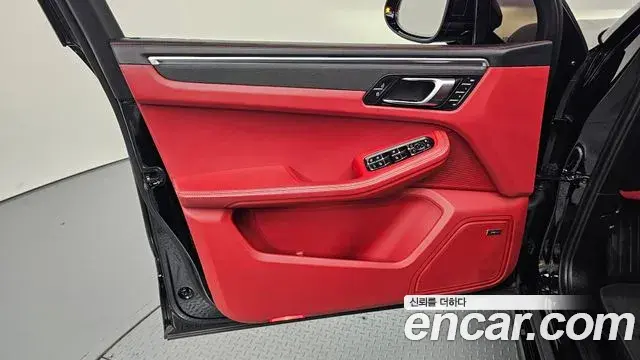 Porsche Macan 2020 — Şəkil 25/31