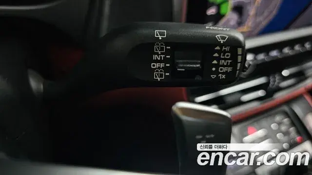 Porsche Macan 2020 — Şəkil 30/31