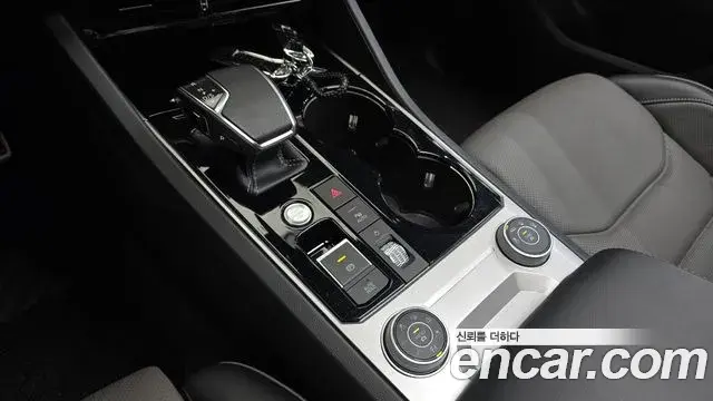 Volkswagen Touareg 2023 — Photo 8/20