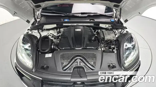 Porsche Macan 2022 — Şəkil 26/32