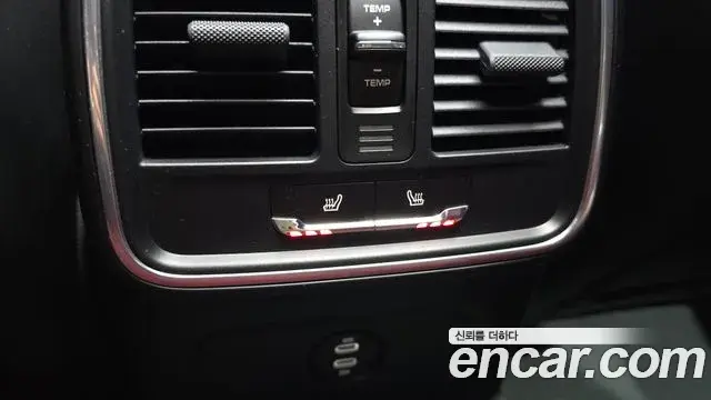 Porsche Macan 2022 — Şəkil 31/32