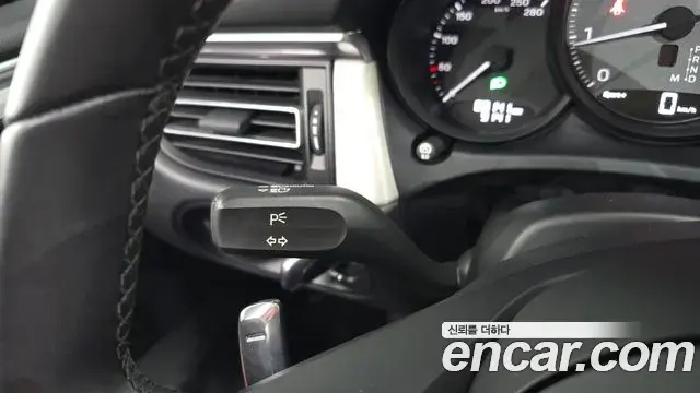 Porsche Macan 2022 — Şəkil 16/32
