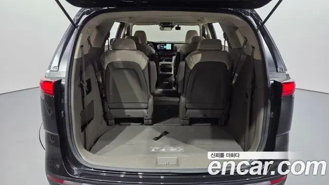 Kia Carnival 2023 — Фото 16/20
