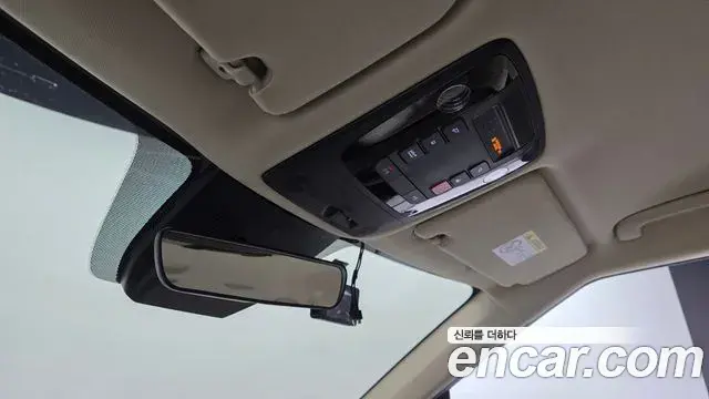 Kia Carnival 2023 — Фото 17/20