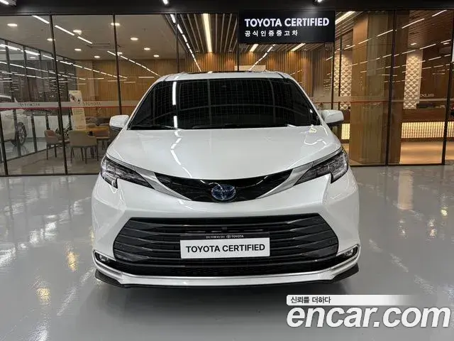 Toyota Sienna 2025 — Photo 2/19