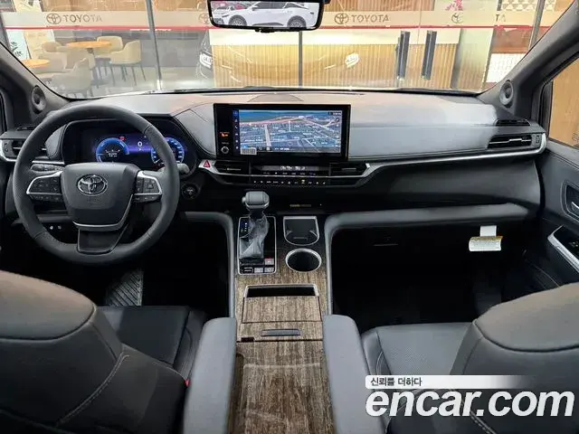 Toyota Sienna 2025 — Photo 9/19