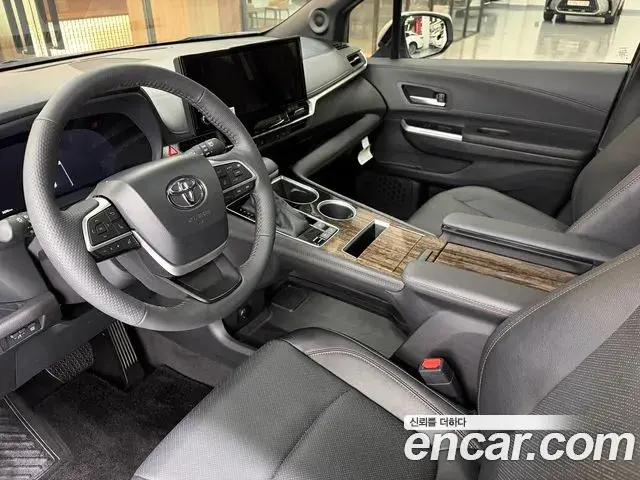 Toyota Sienna 2025 — Photo 13/19