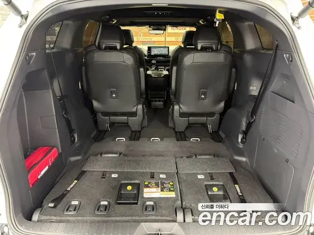 Toyota Sienna 2025 — Photo 16/19