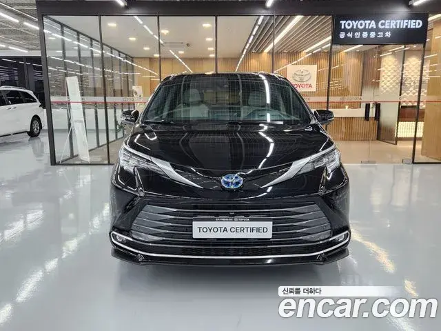 Toyota Sienna 2025 — Photo 2/19