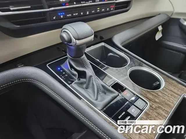 Toyota Sienna 2025 — Photo 8/19