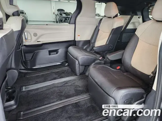 Toyota Sienna 2025 — Photo 16/19