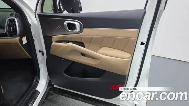 Kia Sorento 2023 — ფოტო 16/38