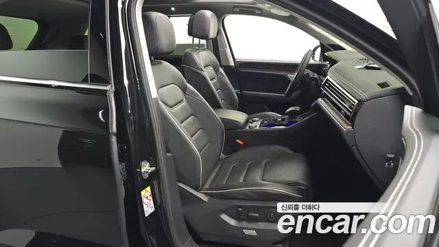 Volkswagen Touareg 2024 — Photo 5/37