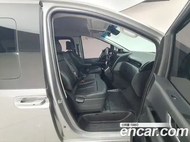 Hyundai Staria 2023 — Фото 2/20