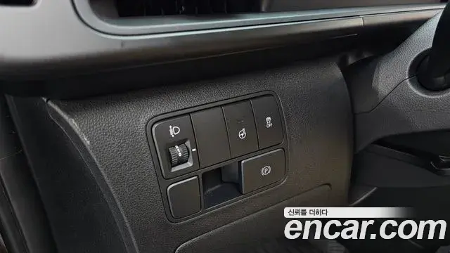 Hyundai Staria 2025 — Фото 16/20