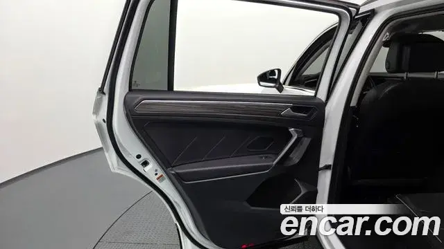 Volkswagen Tiguan Allspace 2023 — ფოტო 23/38