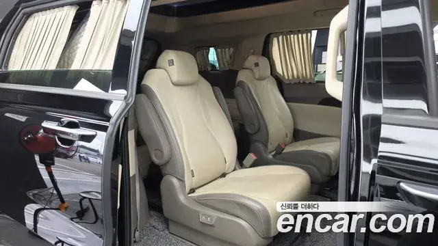 Kia Carnival 2021 — Photo 12/20