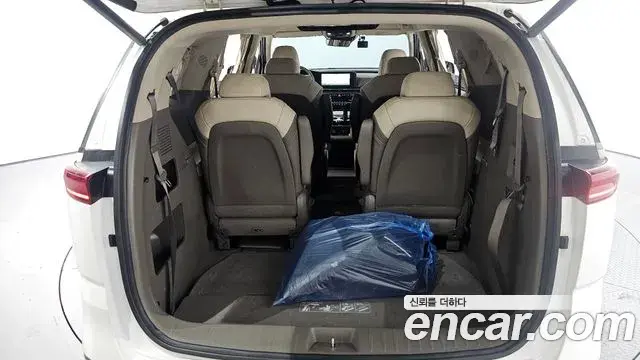 Kia Carnival 2022 — Photo 19/20