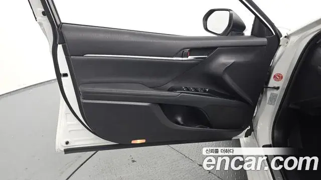 Toyota Camry 2019 — Photo 7/31