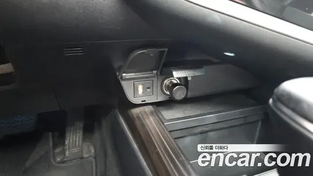 Toyota Camry 2019 — Photo 30/31
