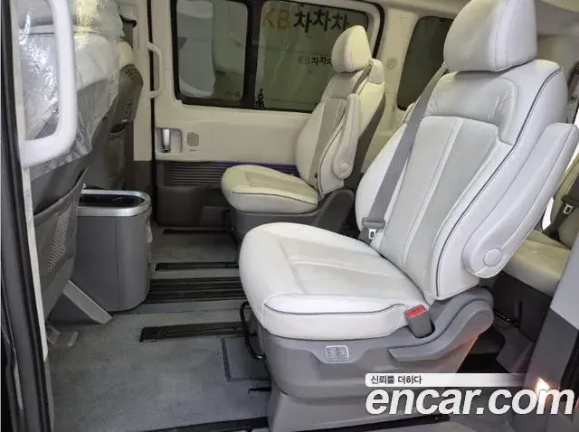 Hyundai Staria 2023 — Фото 17/20