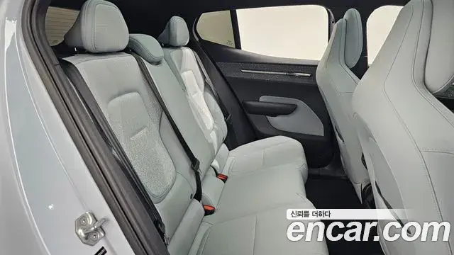 Volvo EX30 2025 — ფოტო 8/33