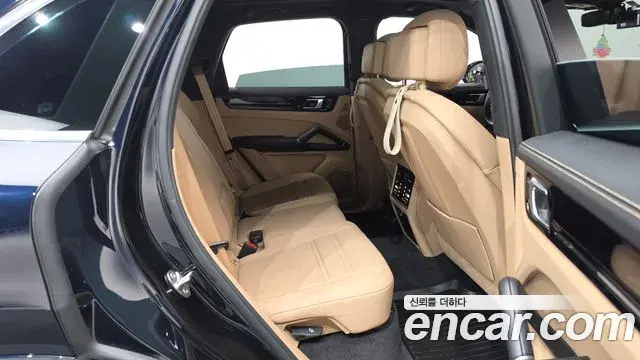 Porsche Cayenne 2022 — Photo 11/20