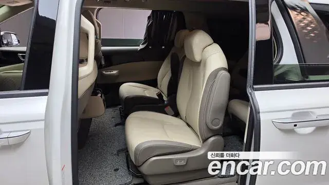 Kia Carnival 2024 — Photo 12/20