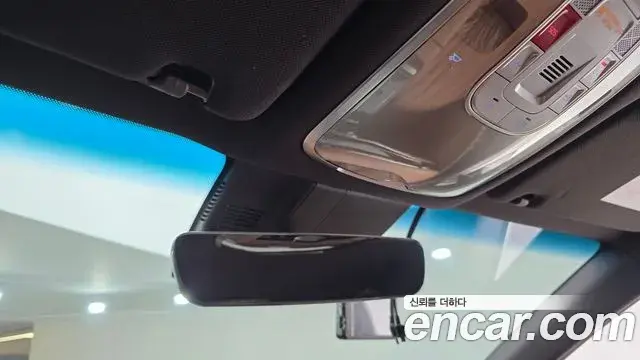 Genesis Electrified G80 2022 — Photo 18/20