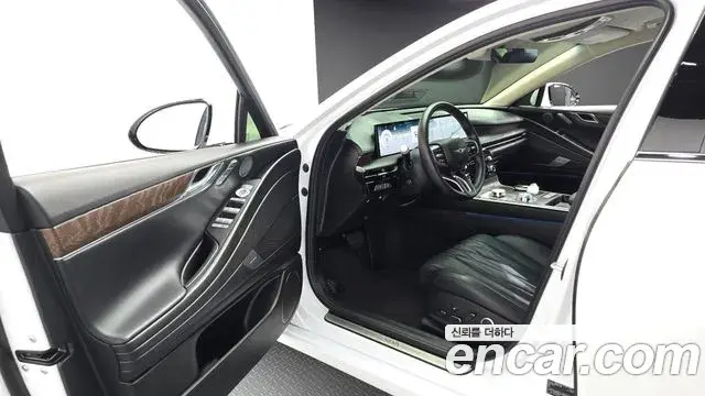Genesis Electrified G80 2024 — Photo 10/20