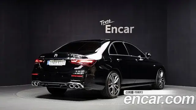 Mercedes-Benz E-Class 2022 — Photo 2/20