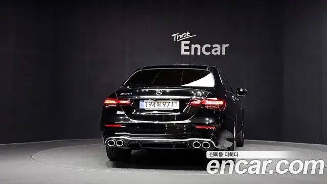 Mercedes-Benz E-Class 2022 — Photo 4/20