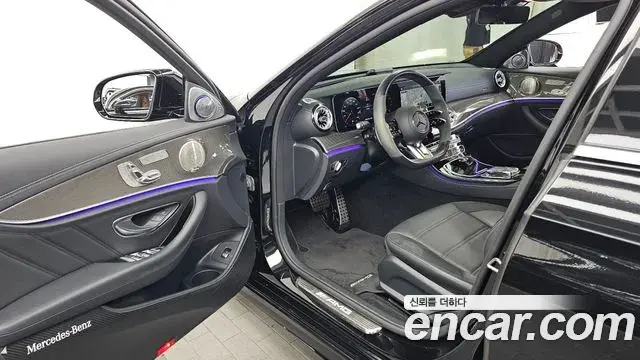 Mercedes-Benz E-Class 2022 — Photo 10/20