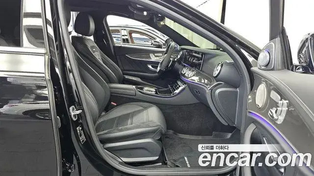 Mercedes-Benz E-Class 2022 — Photo 11/20