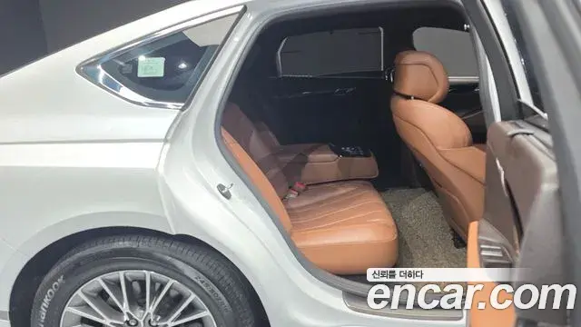 Genesis Electrified G80 2022 — Photo 11/20
