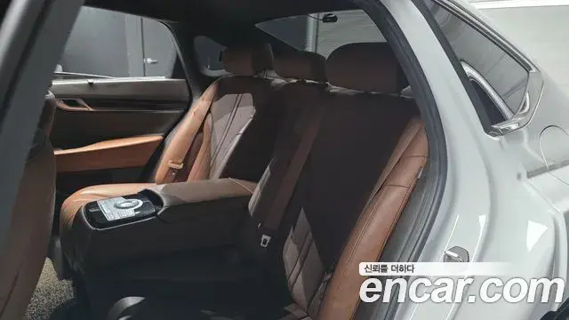 Genesis Electrified G80 2022 — Photo 12/20