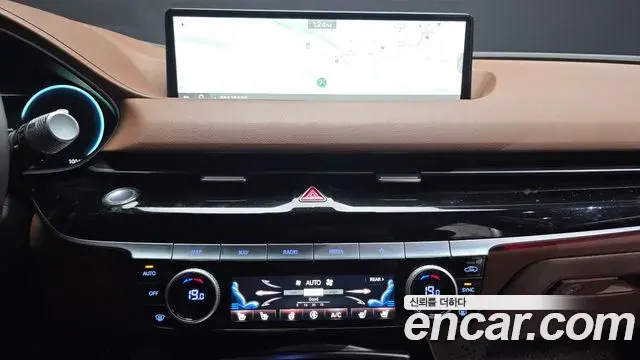 Genesis Electrified G80 2022 — Photo 13/20
