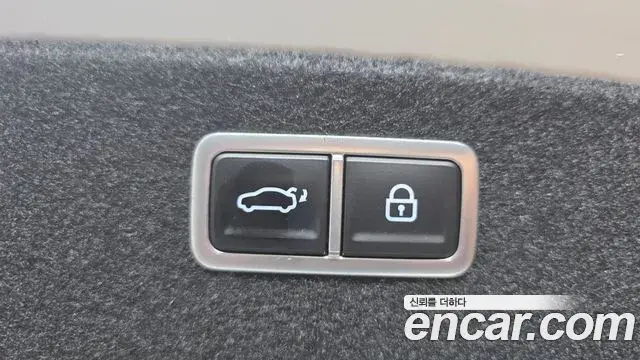 Genesis Electrified G80 2022 — Photo 16/20