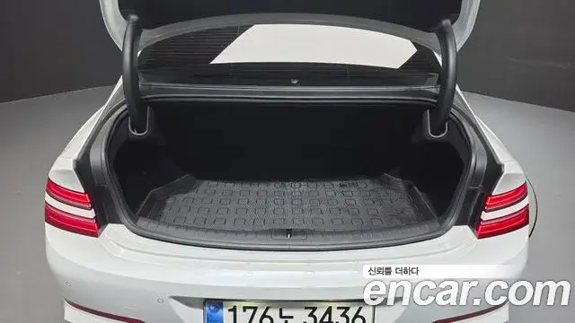 Genesis Electrified G80 2022 — Photo 17/20