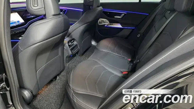 Mercedes-Benz E-Class 2025 — Photo 8/20